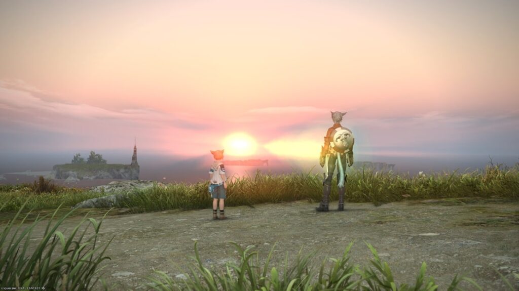 Ein NPC und mein Charakter aus Final Fantasy XIV stehen am Meer und schauen gemeinsam in den Sonnenuntergang.